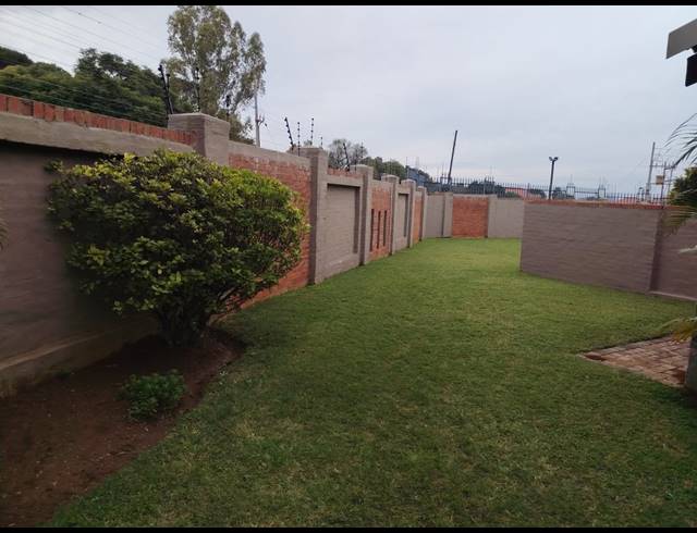 3 BEDROOM TOWNHOUSE FOR SALE IN WATERVAL EAST